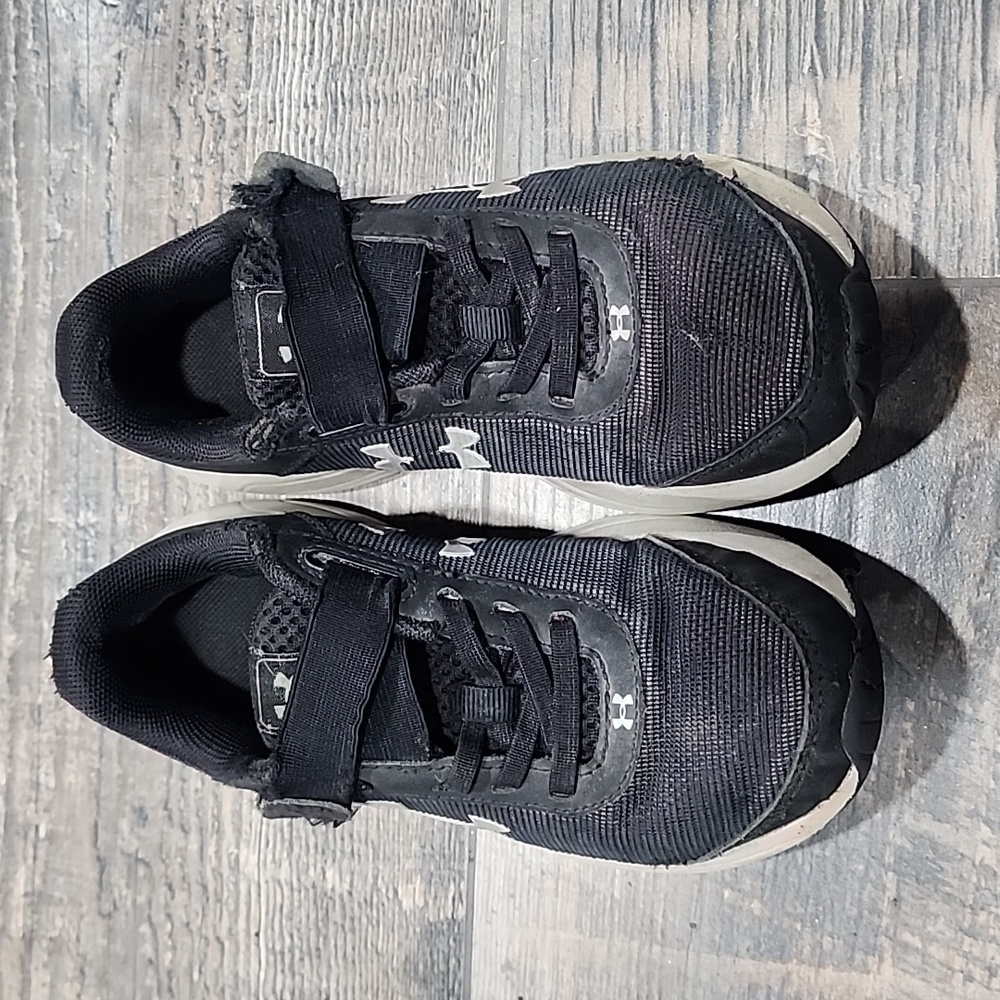 Boys Under Armor Sneakers‎
